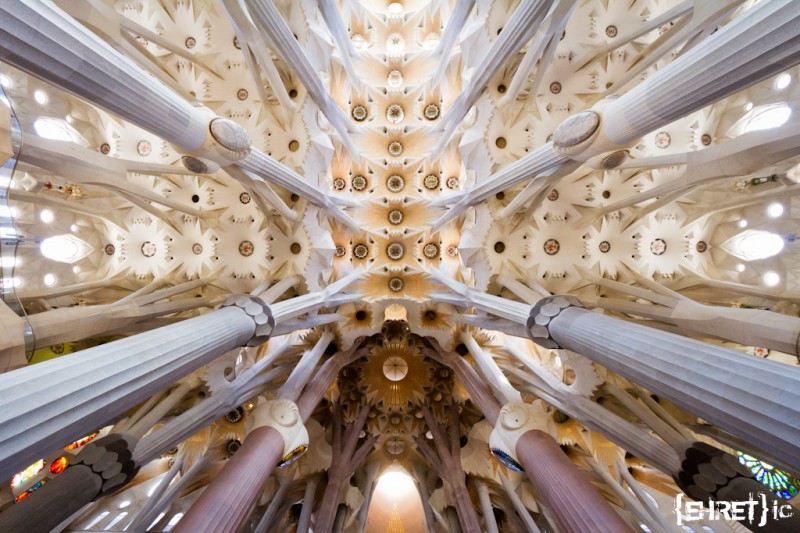 http://blog.ehretic.com/wp-content/uploads/2011/09/20110809-Gaudi-Sagrada-IMG_6624-800x533.jpg
